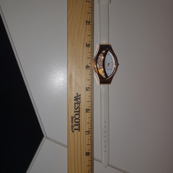 Women White Strap Rose Quartz Watch - Picture 5 of 5